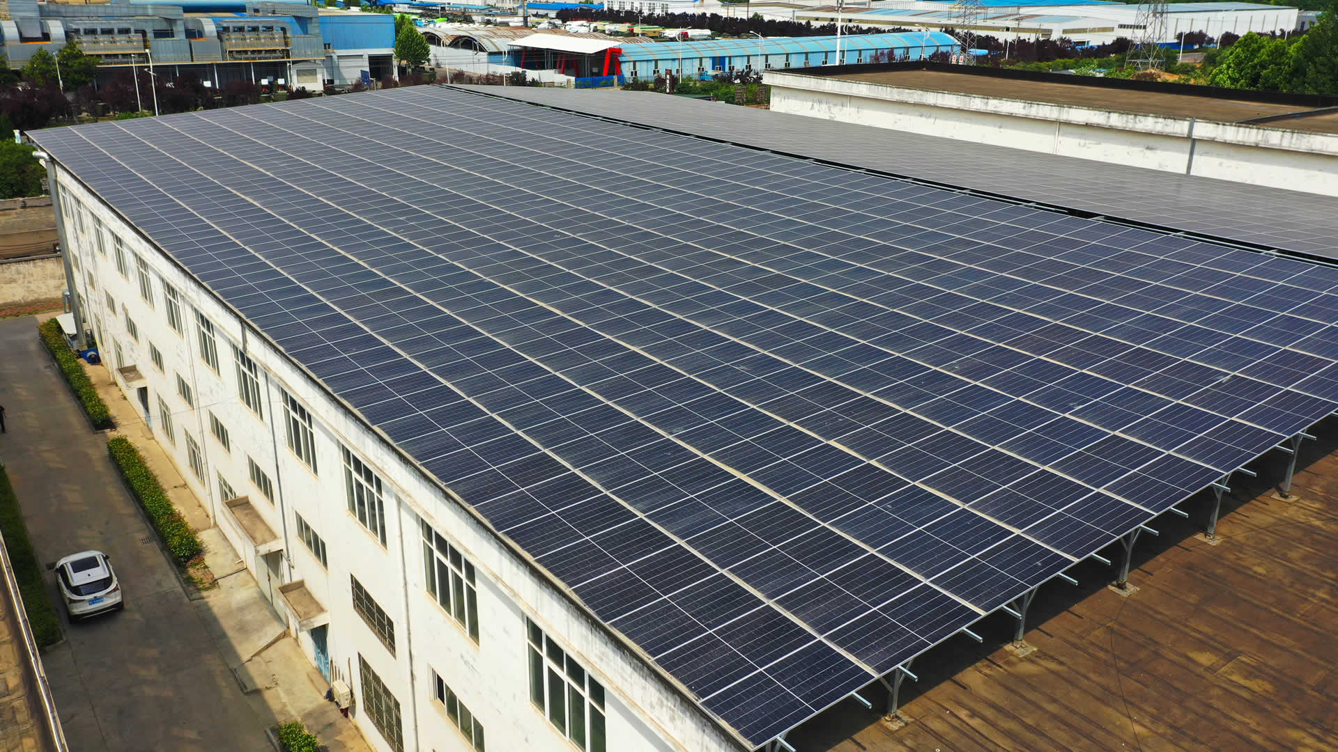 Projekt fotovoltaické v?roby energie v?leteckém vědecko-technologickém parku Luo-jang ?ung-lan?